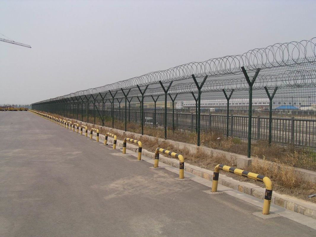 pl16341912-pvc_coated_airport_security_fence_steel_barbed_wire_fence_easily_assembled